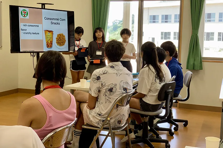 Elementary school children present to RWU students