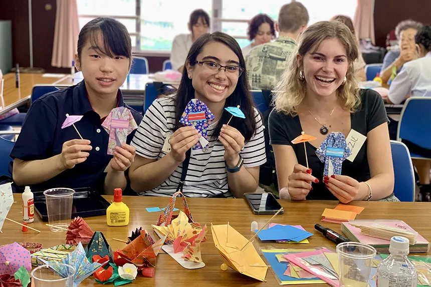 Students make origami with Yokosuka residents
