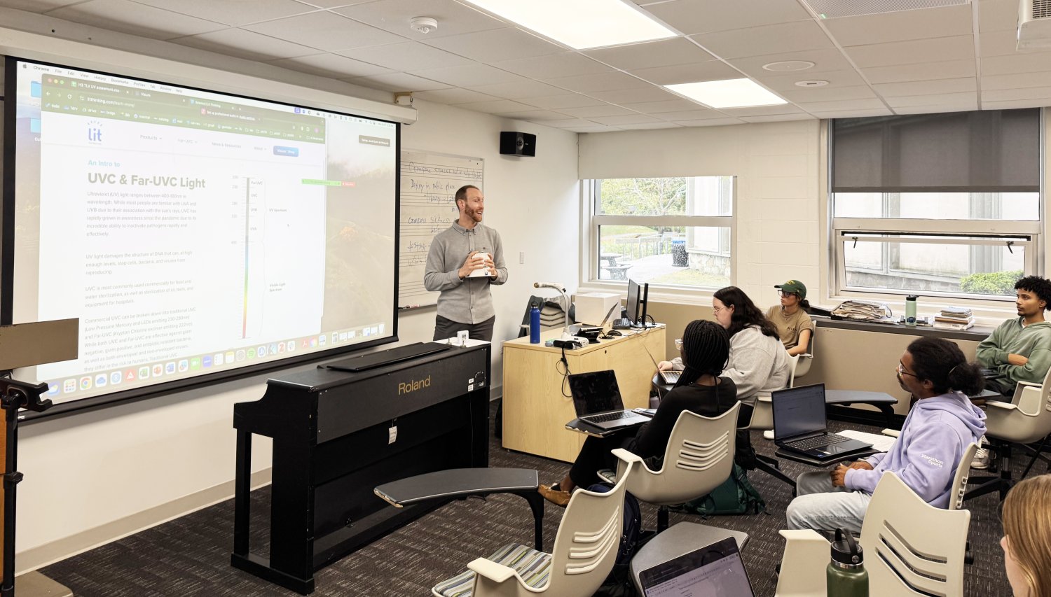 Assistant Professor Jacob Bueno de Mesquita discusses germicidal ultraviolet (GUV) light with a classroom full of students.