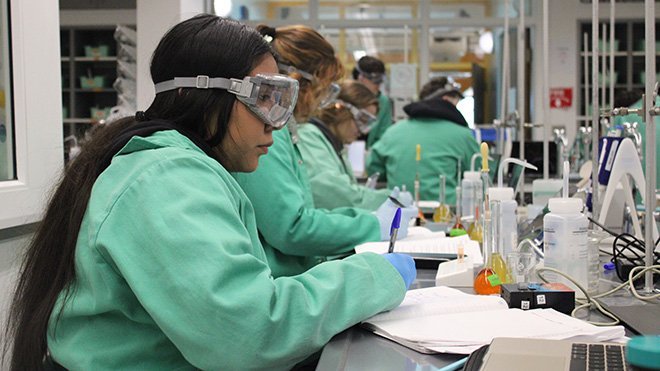Students use the new State-of-the-Art Chemistry lab at RWU 