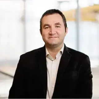 Dr. Ahmet Emin Aksoman headshot, man in suit