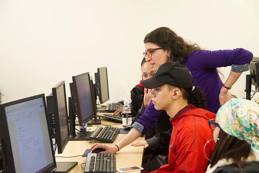 Sudents in computer lab